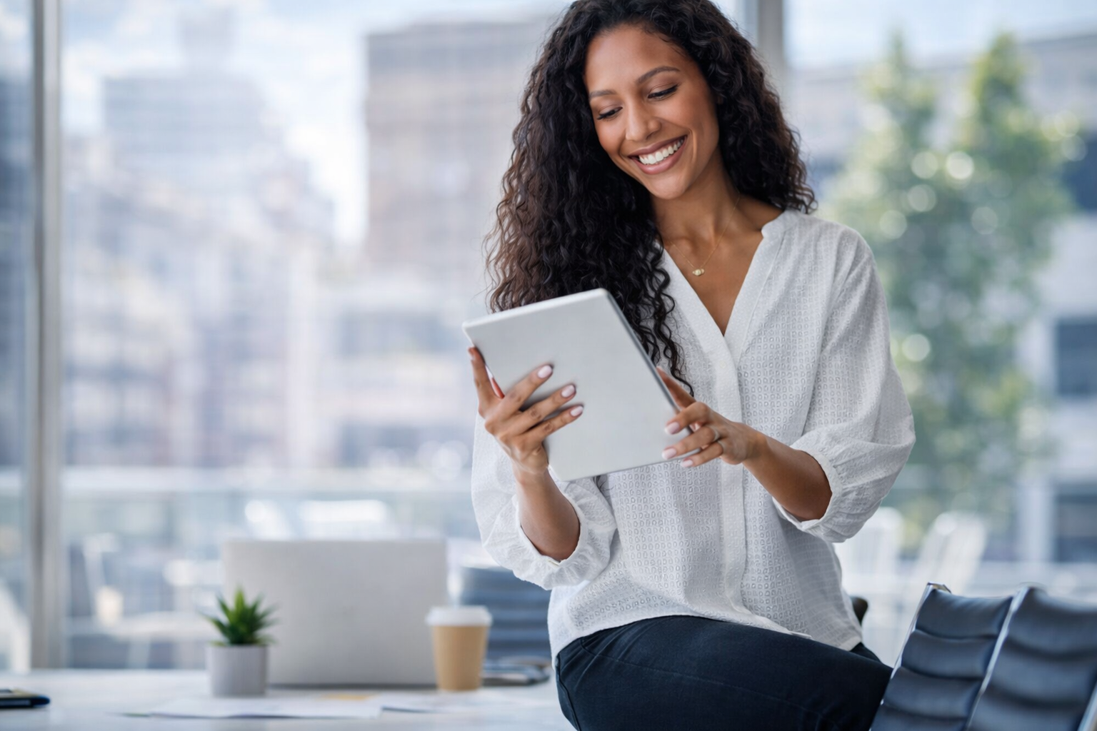 Profissional utilizando tablet